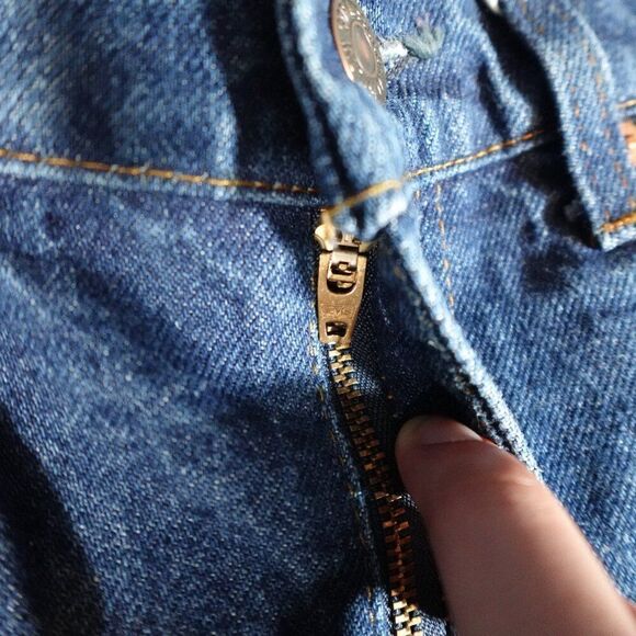 Vintage Levis Cut Off Denim Shorts Mens 32 (Estimated) 7” Altered Distressed 90s - Picture 2 of 11